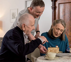 Pflegekraft aus Osteuropa, statt Pflegeheim